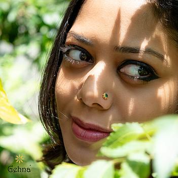 Royal Emerald 22K Gold Nose Pin (Screw Type)