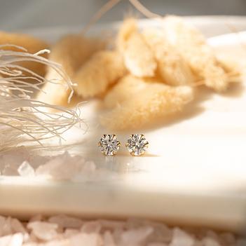 Signature Solitaire Lab Grown Diamond 18K Gold Earrings