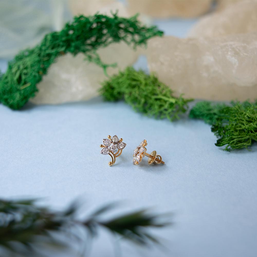 [Golden dew] 18K Gold☆GD in love Earrings Shop Garden Dew Diamond 18K Gold Stud Earrings for Women | Gehna