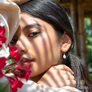 Auric Sway Pearl 18K Gold Earrings