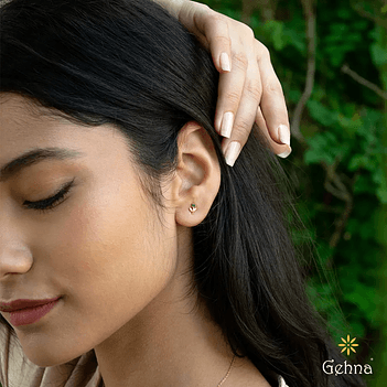 Tulip Emerald 18K Gold Stud Earring