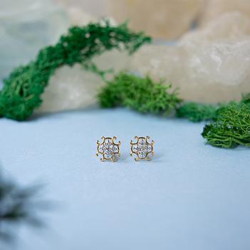 Shop Garden Dew Diamond 18K Gold Stud Earrings for Women | Gehna