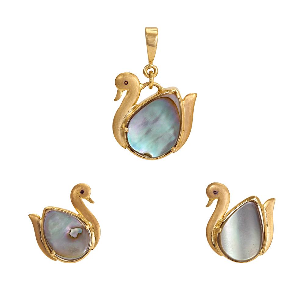 18K Yellow Gold Gold Mother Of Pearl Pendant Set for women