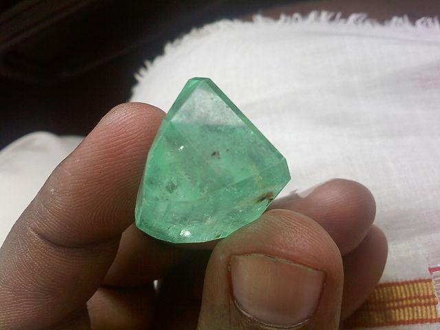 Nature Emerald Stone